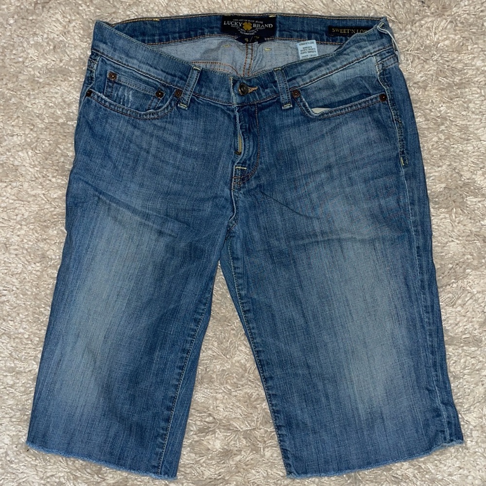 Lucky Brand 🍀 Sweet-N-Low Loose Raw Hem Denim Bermuda Shorts, Size 8/29 - Picture 2 of 16